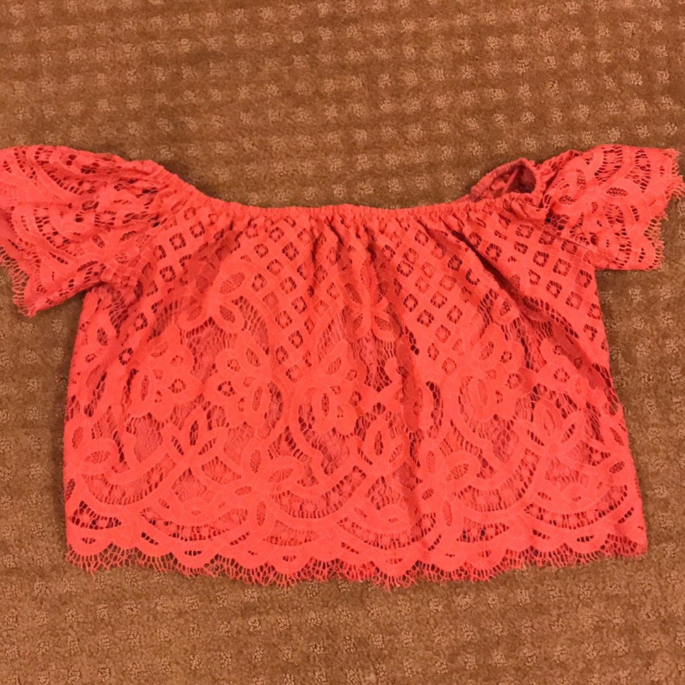Short sleeve express lace top